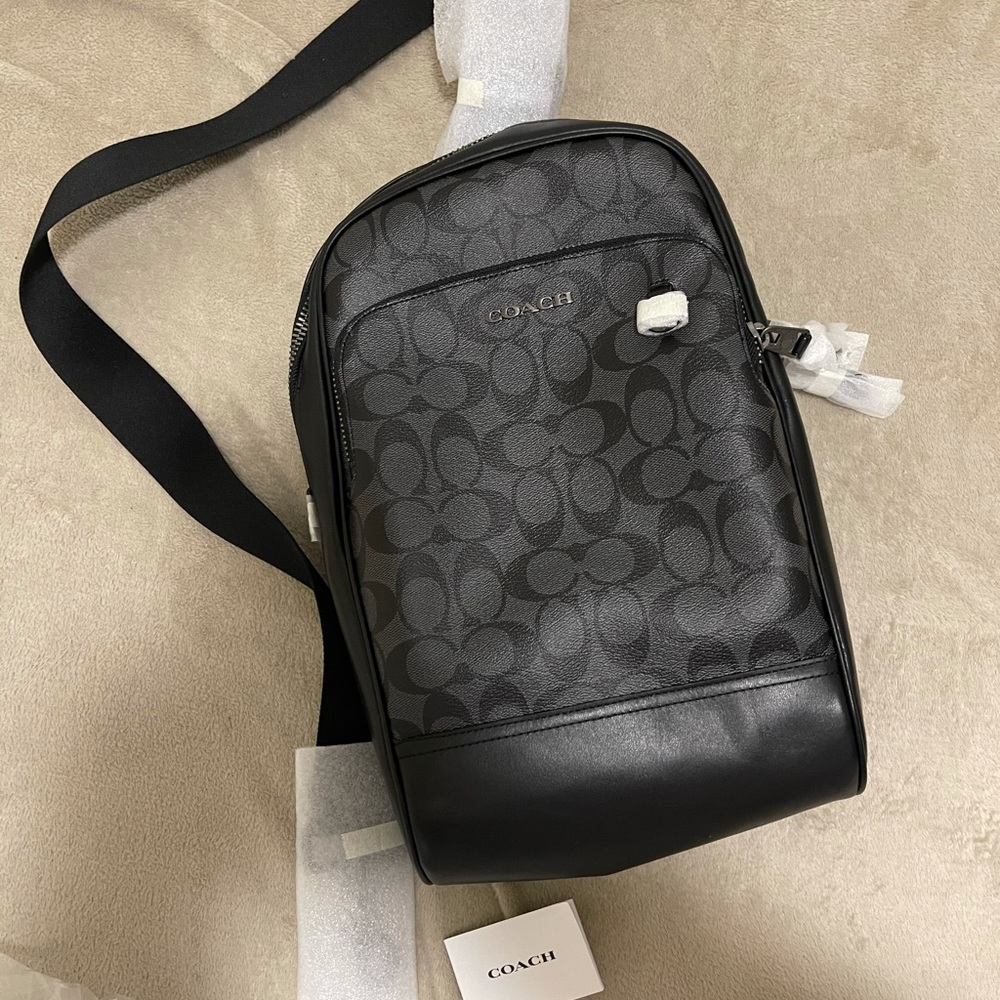 Coach Graham Pack In Signature Canvas
